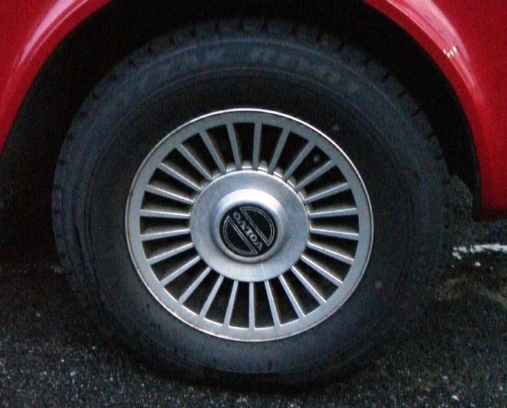 ボルボ240 コロナホイール ビッグキャップ付き - 自動車タイヤ/ホイール