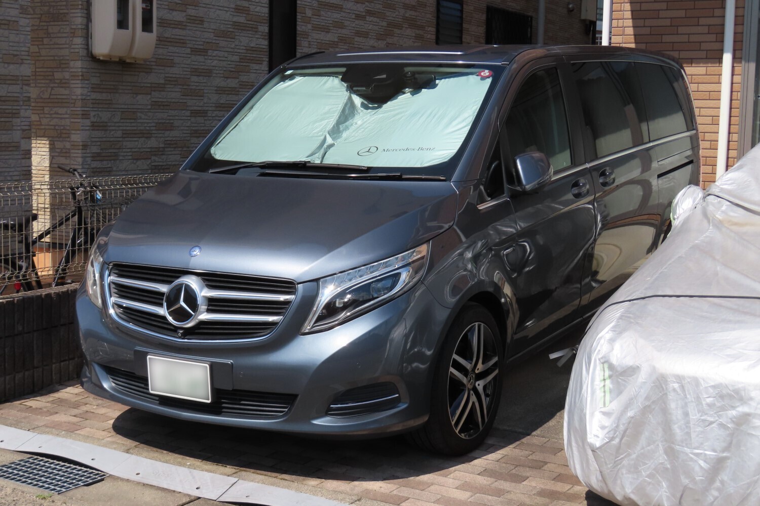 メルセデス・ベンツ V220d、後輪サスの左右バンプストップラバー メルセデス・ベンツ V220d、後輪サスの左右バンプストップラバー